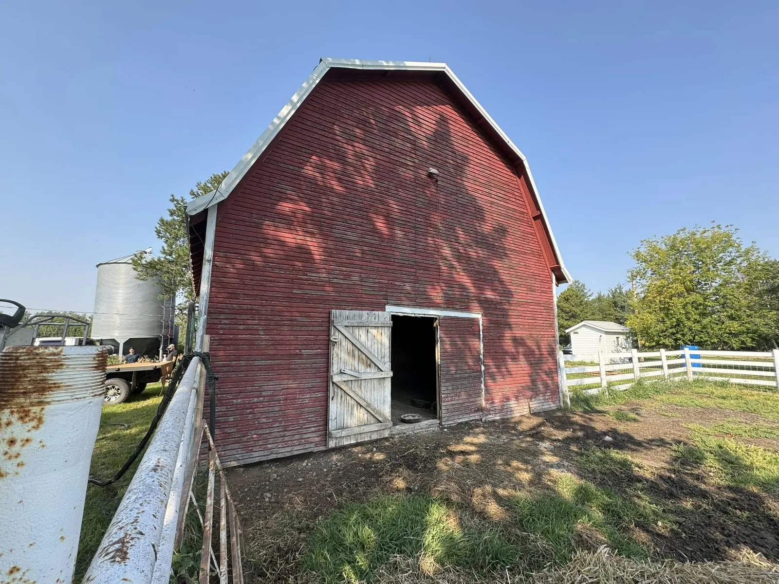 Classic red prairie barn with faded, chalking paint before restoration